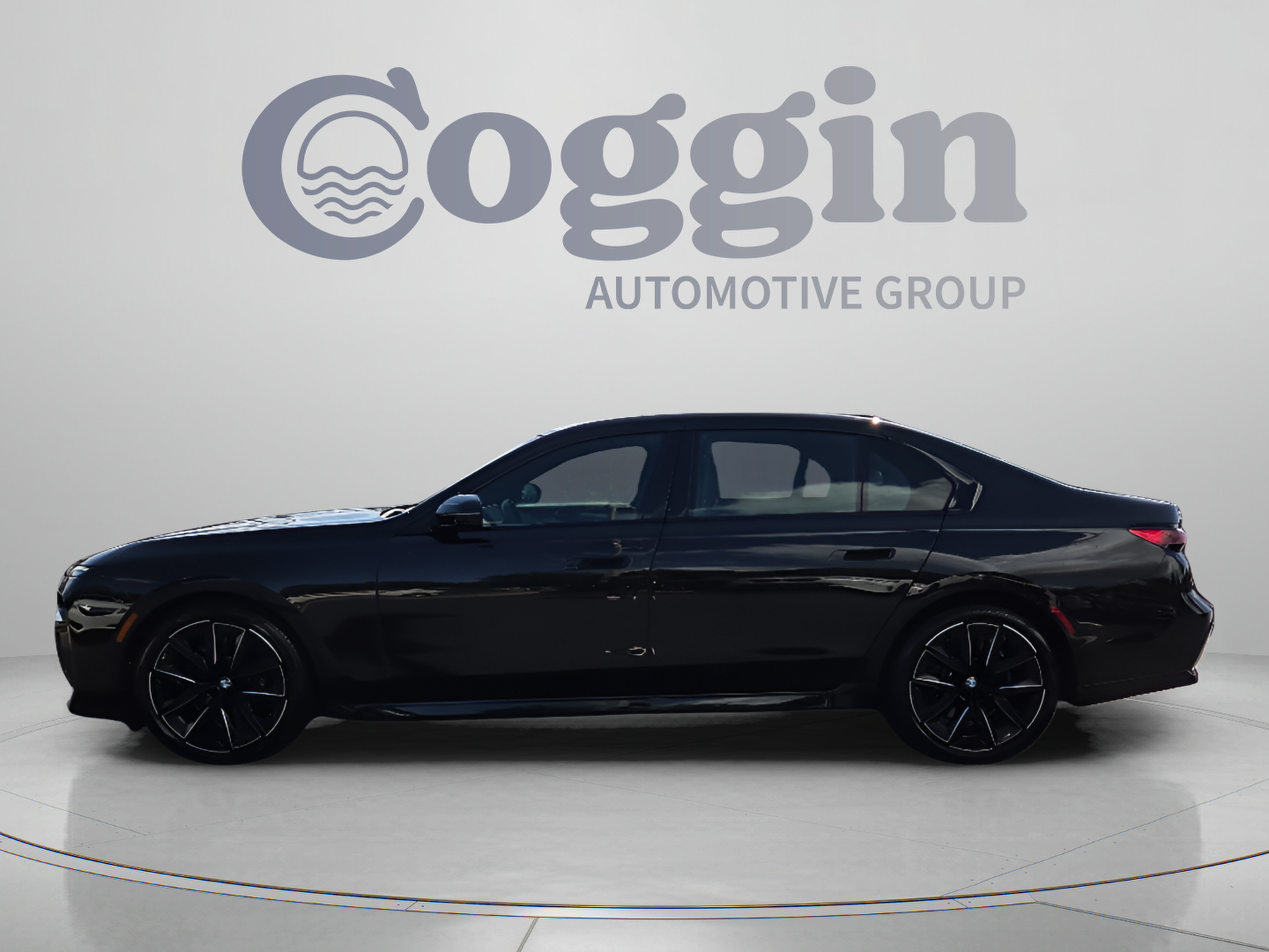 Used 2023 BMW 740i RWD image 2