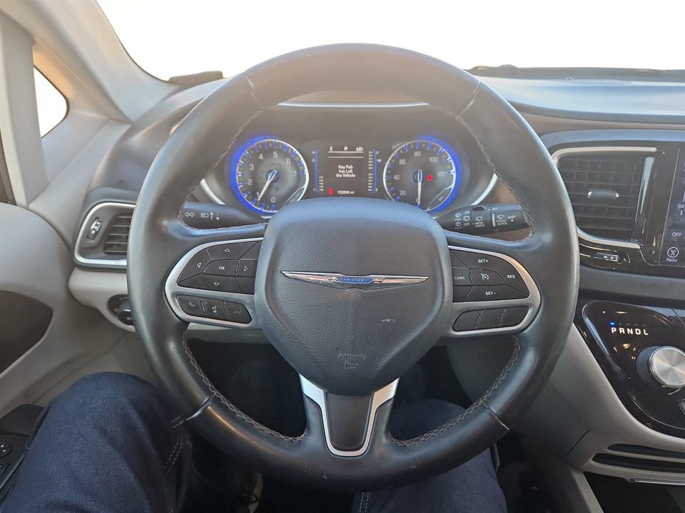 Used 2017 Chrysler Pacifica Touring-L image 14