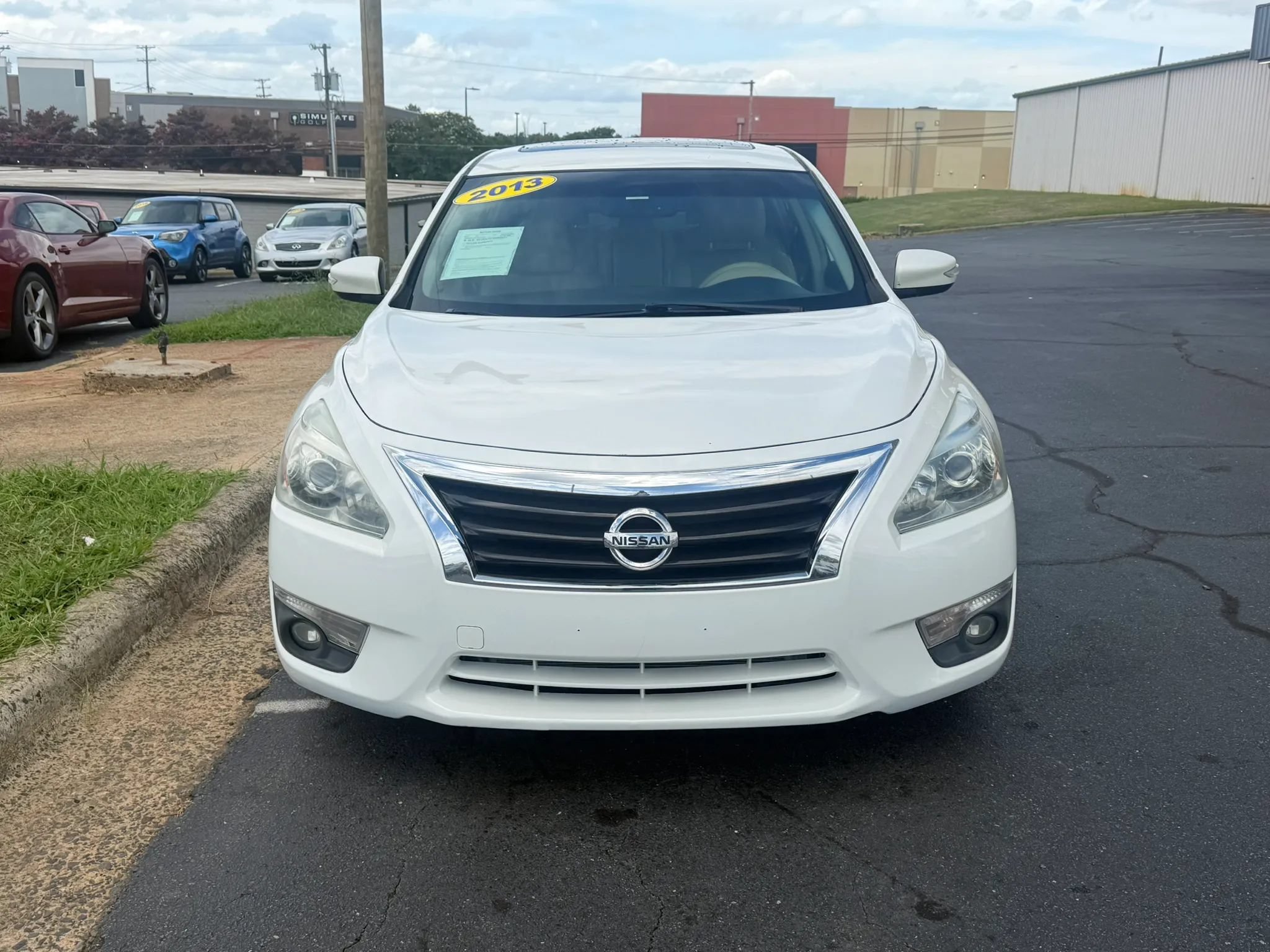 Used 2013 Nissan Altima 2.5 SL w/ Technology Pkg FWD image 2