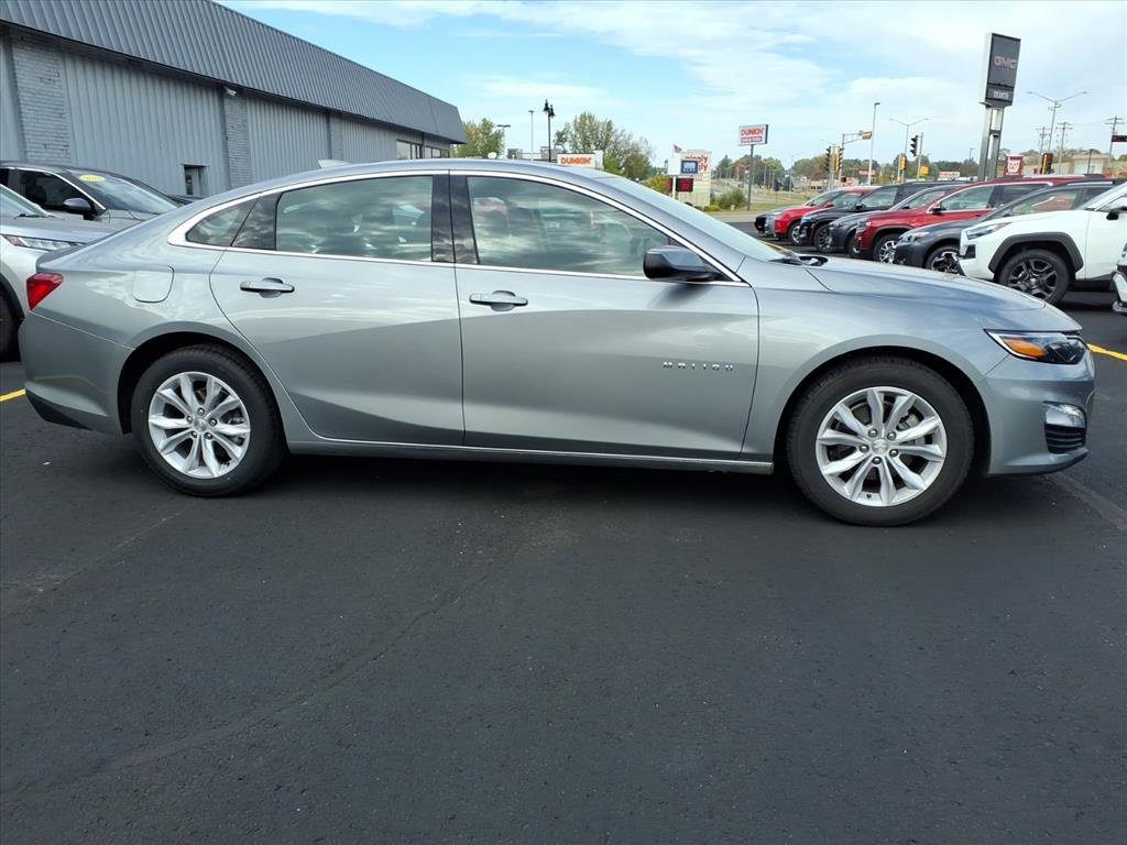 Used 2024 Chevrolet Malibu LT image 2