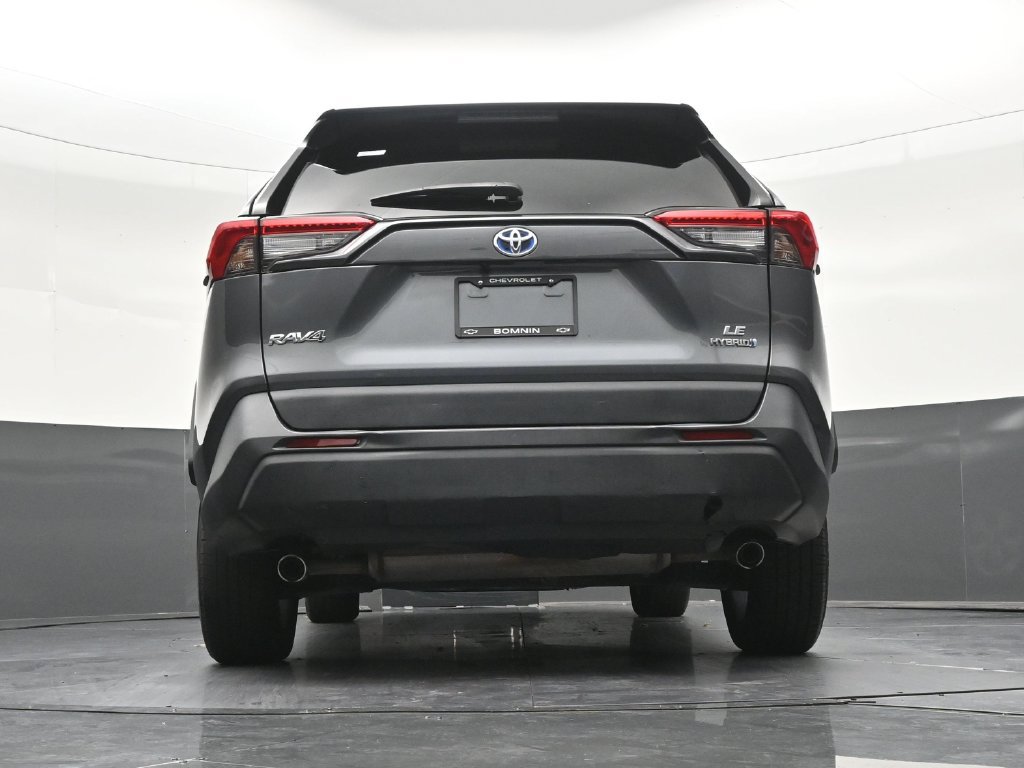 Used 2022 Toyota RAV4 LE AWD/4WD image 26