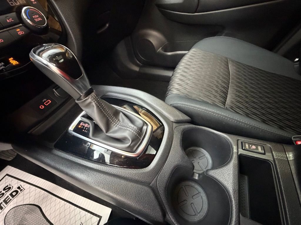 Used 2018 Nissan Rogue SV w/ Sun & Sound Touring Package image 19