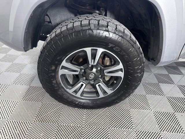Used 2019 Toyota Tacoma TRD Sport image 9