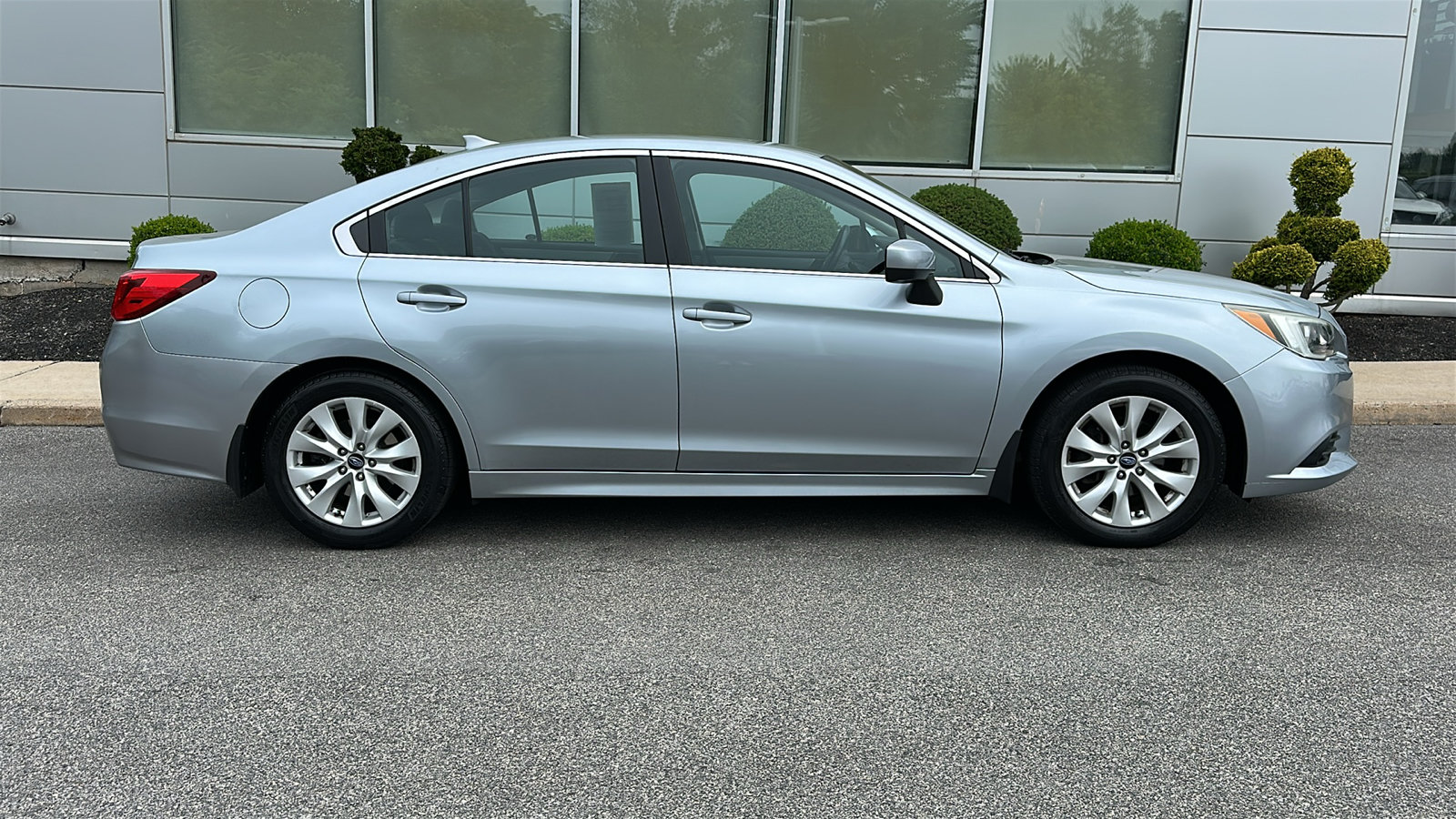 Used 2017 Subaru Legacy 2.5i Premium w/ Popular Package #1 AWD/4WD image 28