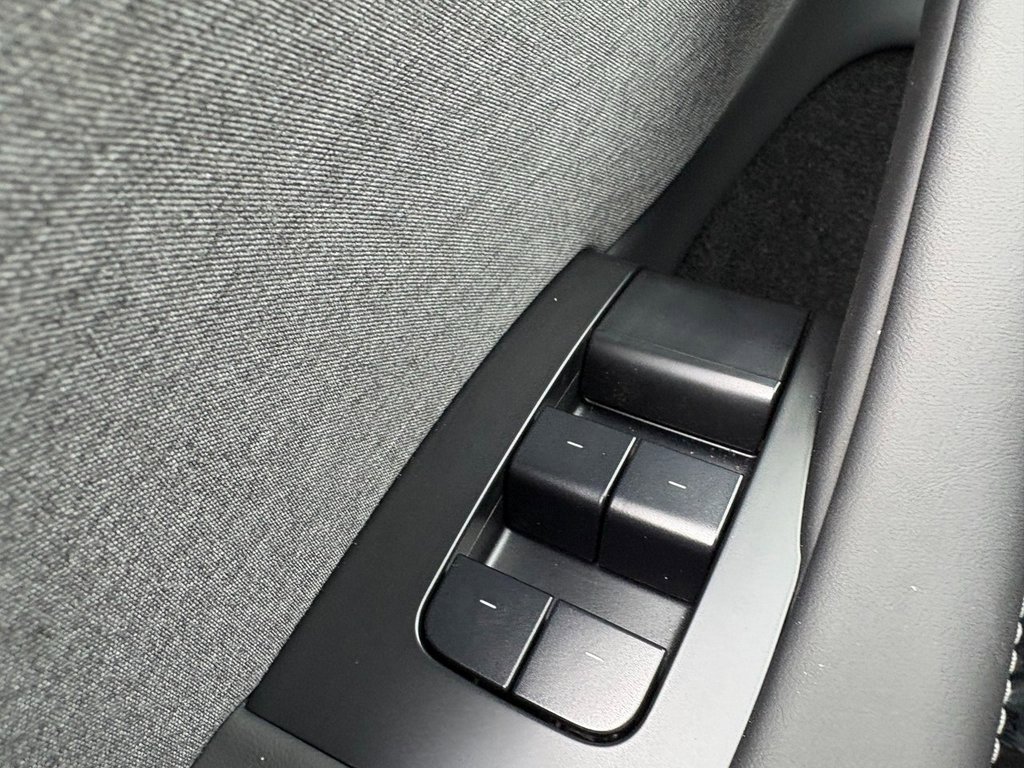 Used 2025 Tesla Model 3 Long Range image 39