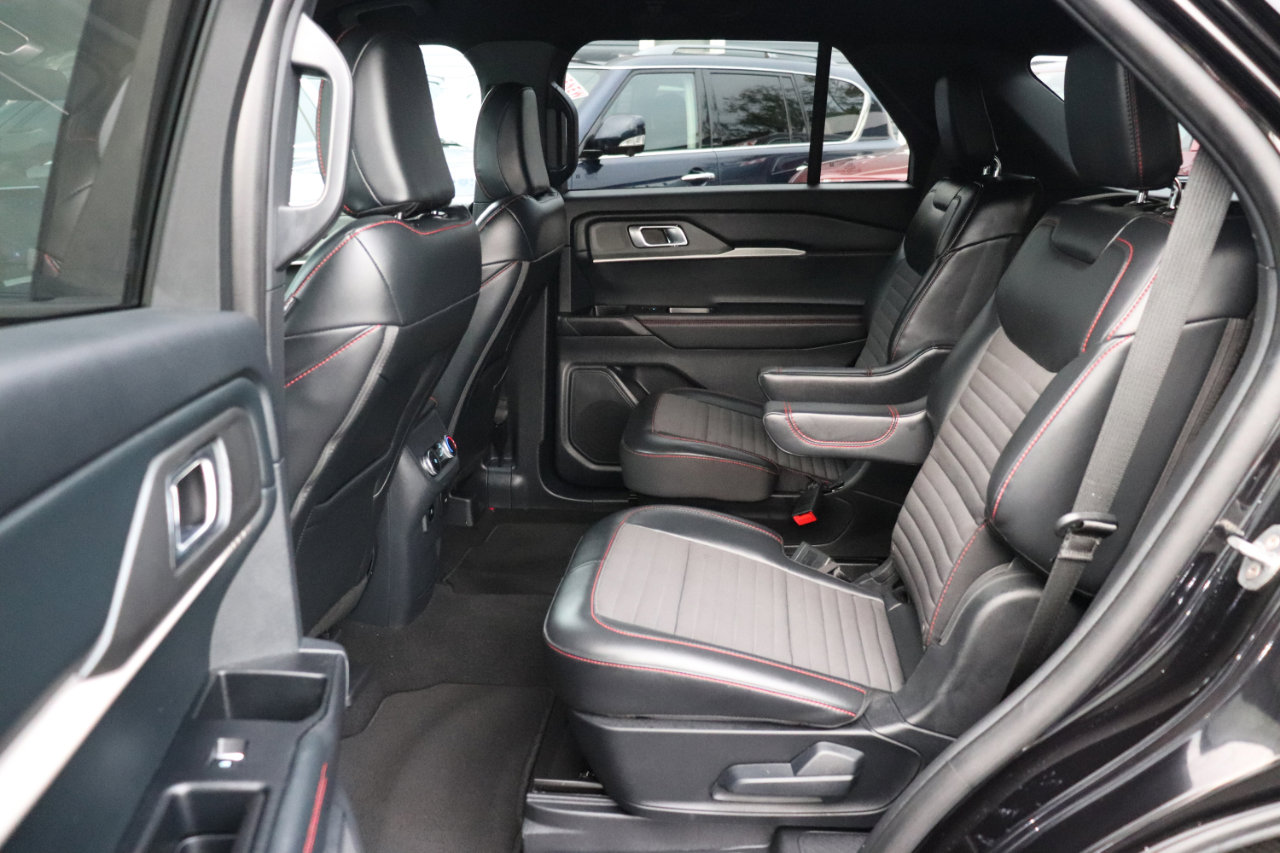 Used 2025 Ford Explorer ST-Line image 12