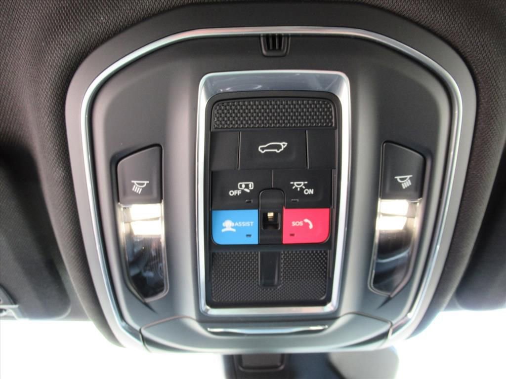 Certified 2025 Jeep Grand Cherokee Altitude image 24