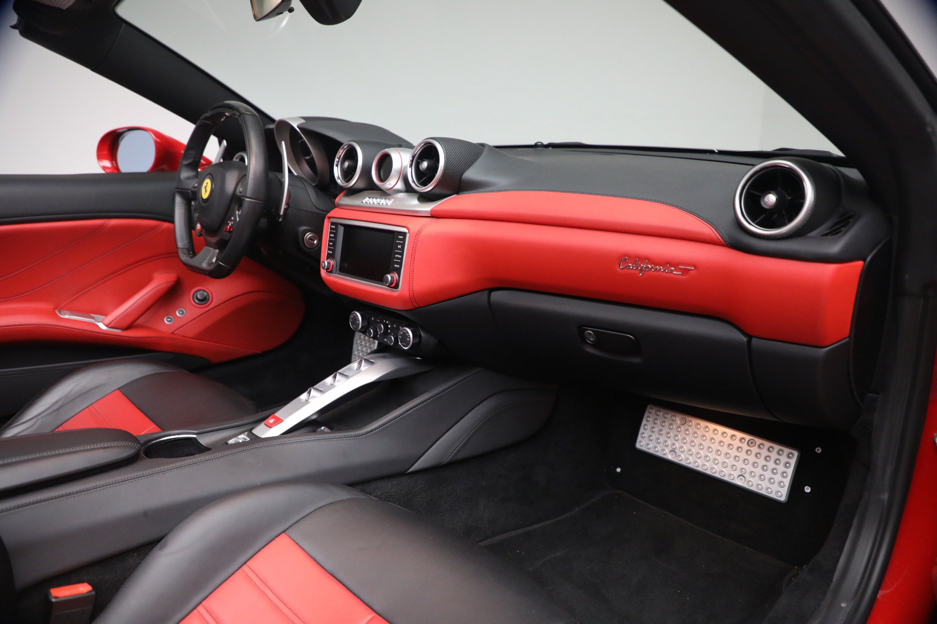 Certified 2017 Ferrari California T RWD image 17