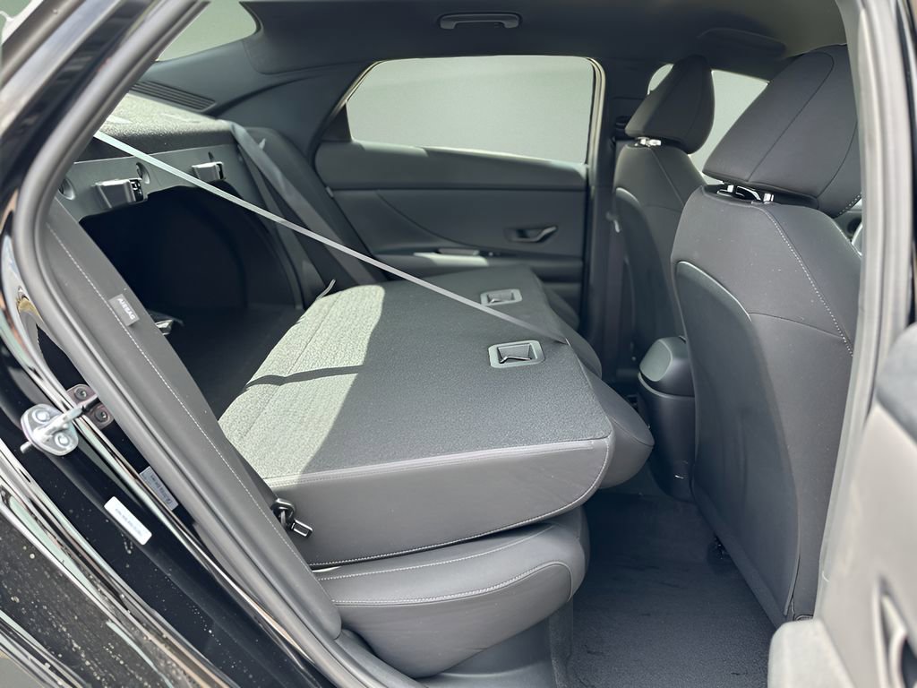 New 2025 Hyundai Elantra SEL image 25