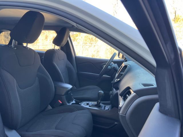 Used 2019 Jeep Cherokee Latitude w/ Popular Appearance Group image 29