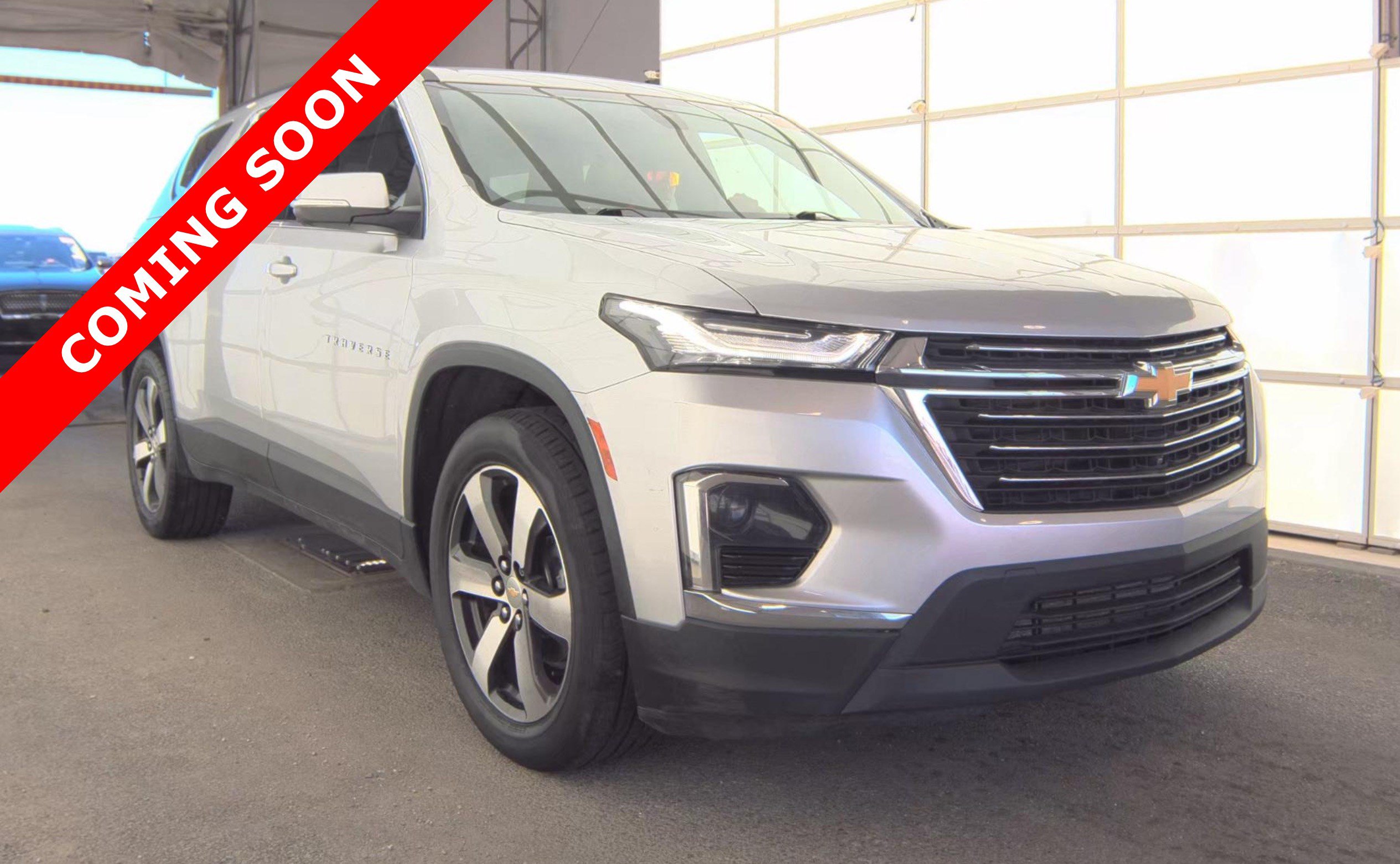 Used 2022 Chevrolet Traverse LT w/ LT Premium Package FWD image 3