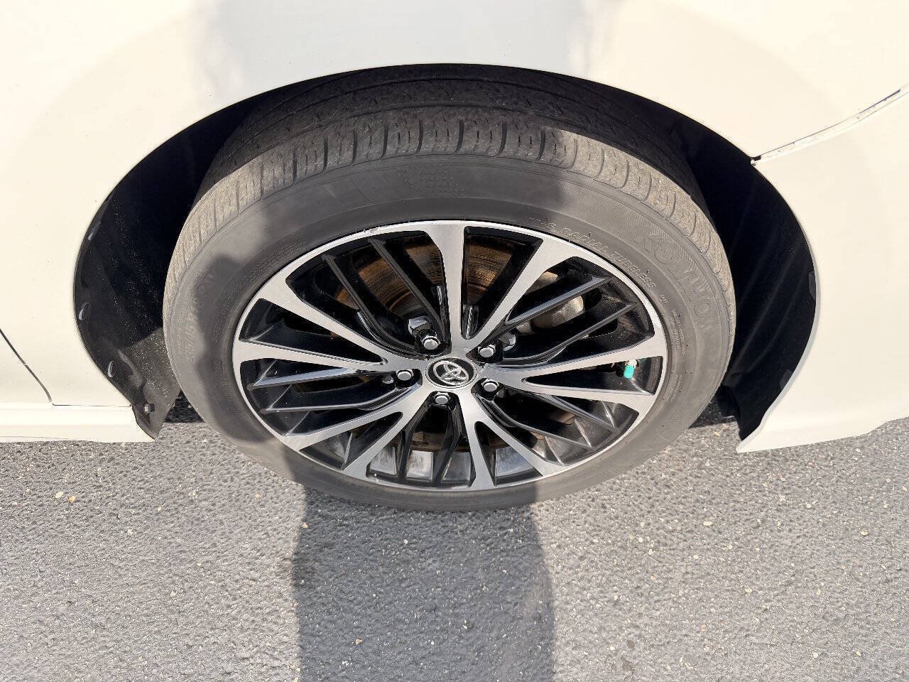 Used 2018 Toyota Camry SE FWD image 30