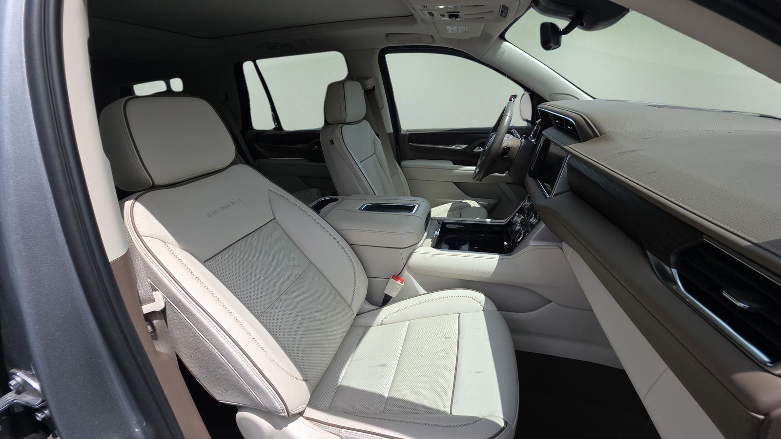 Used 2024 GMC Yukon Denali w/ Denali Reserve Package image 17