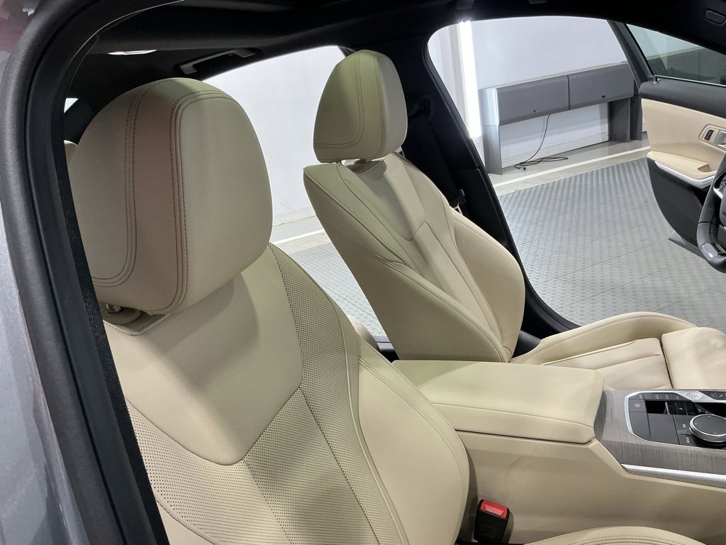 Used 2025 BMW 330i Sedan w/ Convenience Package image 24