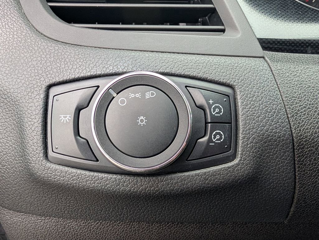 Used 2013 Ford Edge SE image 26