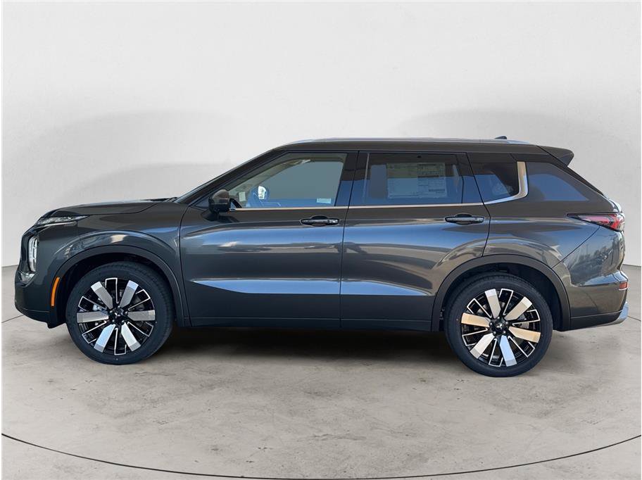 New 2026 Mitsubishi Outlander SEL FWD image 2
