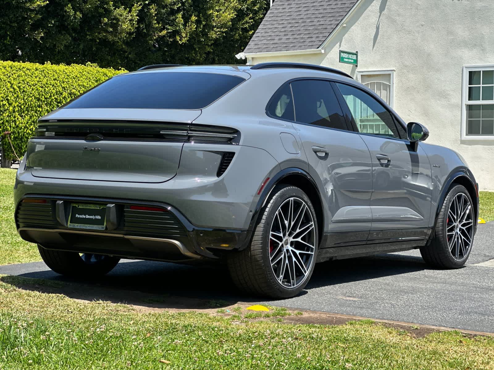 New 2026 Porsche Macan Turbo Electric AWD/4WD image 8