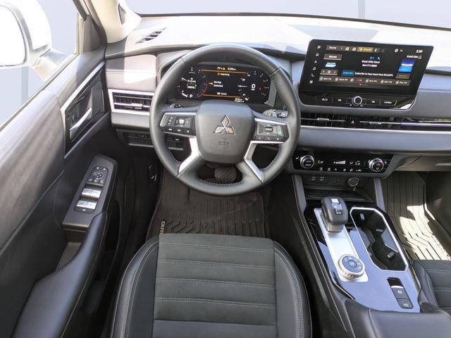 Used 2025 Mitsubishi Outlander SE FWD image 16