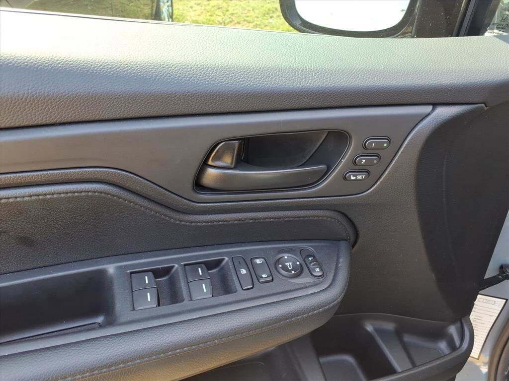 Used 2025 Honda Odyssey Sport-L image 14
