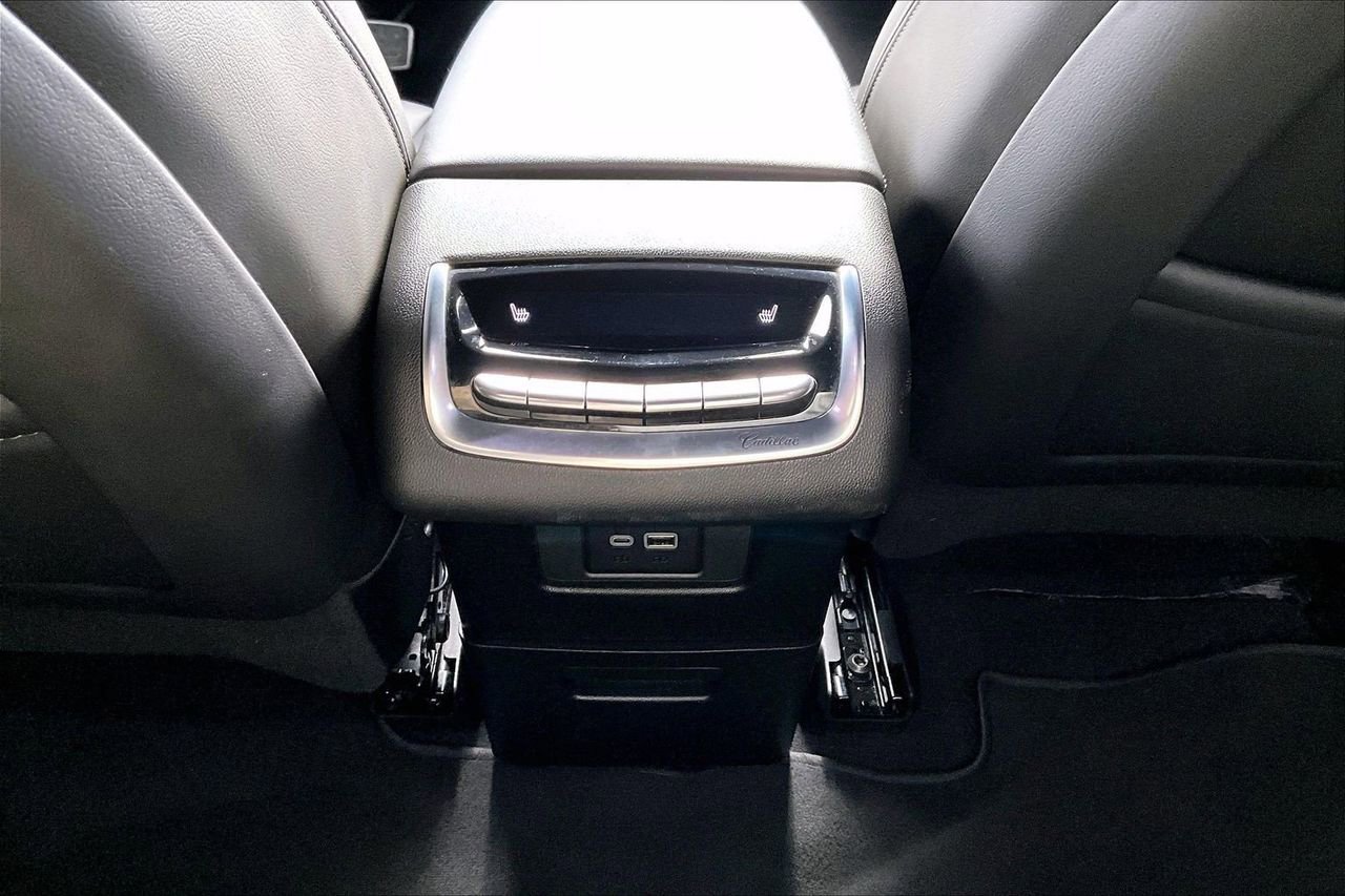 Used 2024 Cadillac XT6 Sport image 17