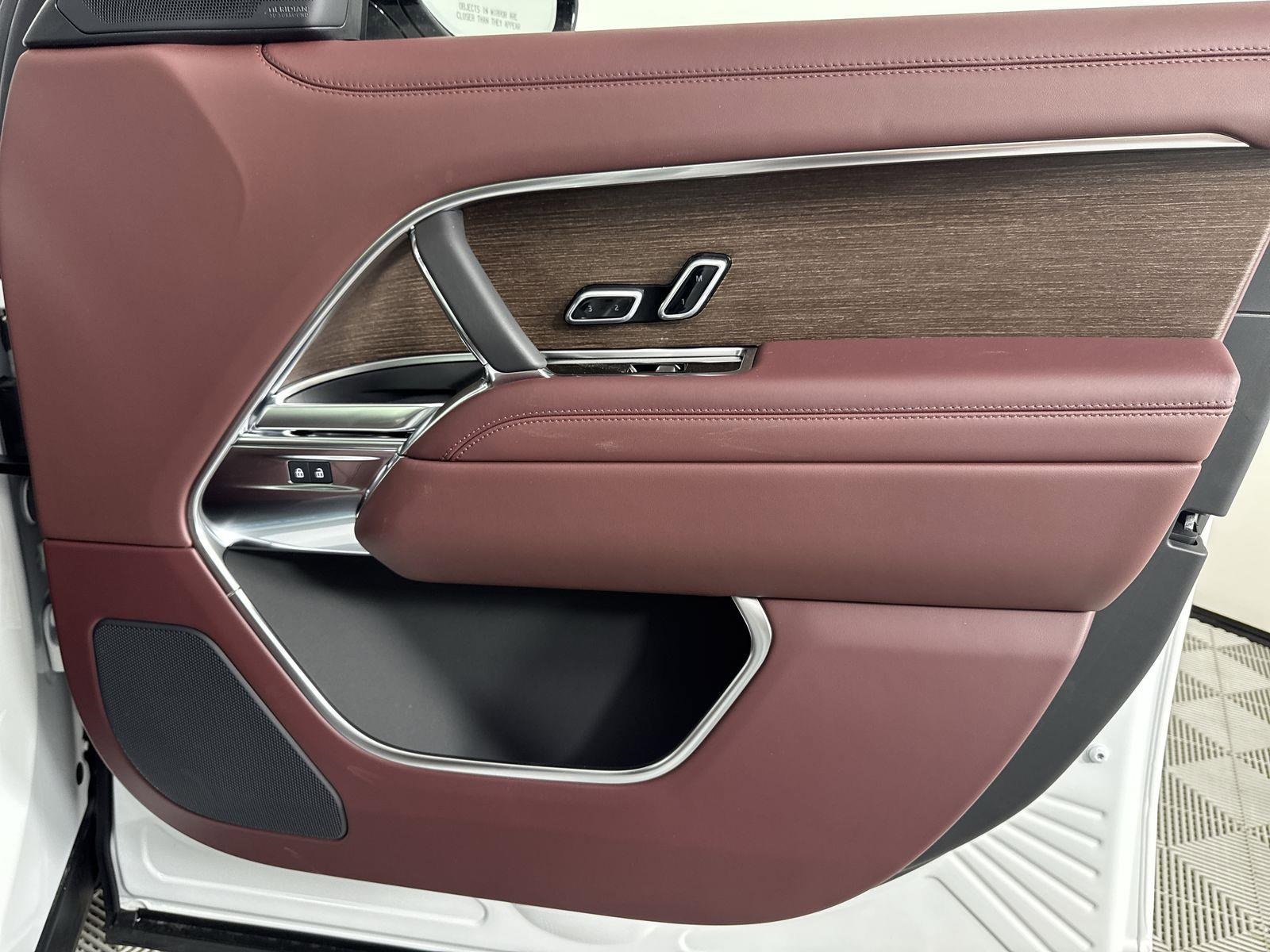 New 2025 Land Rover Range Rover SE image 33