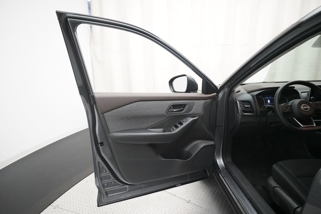 Certified 2023 Nissan Rogue S image 26