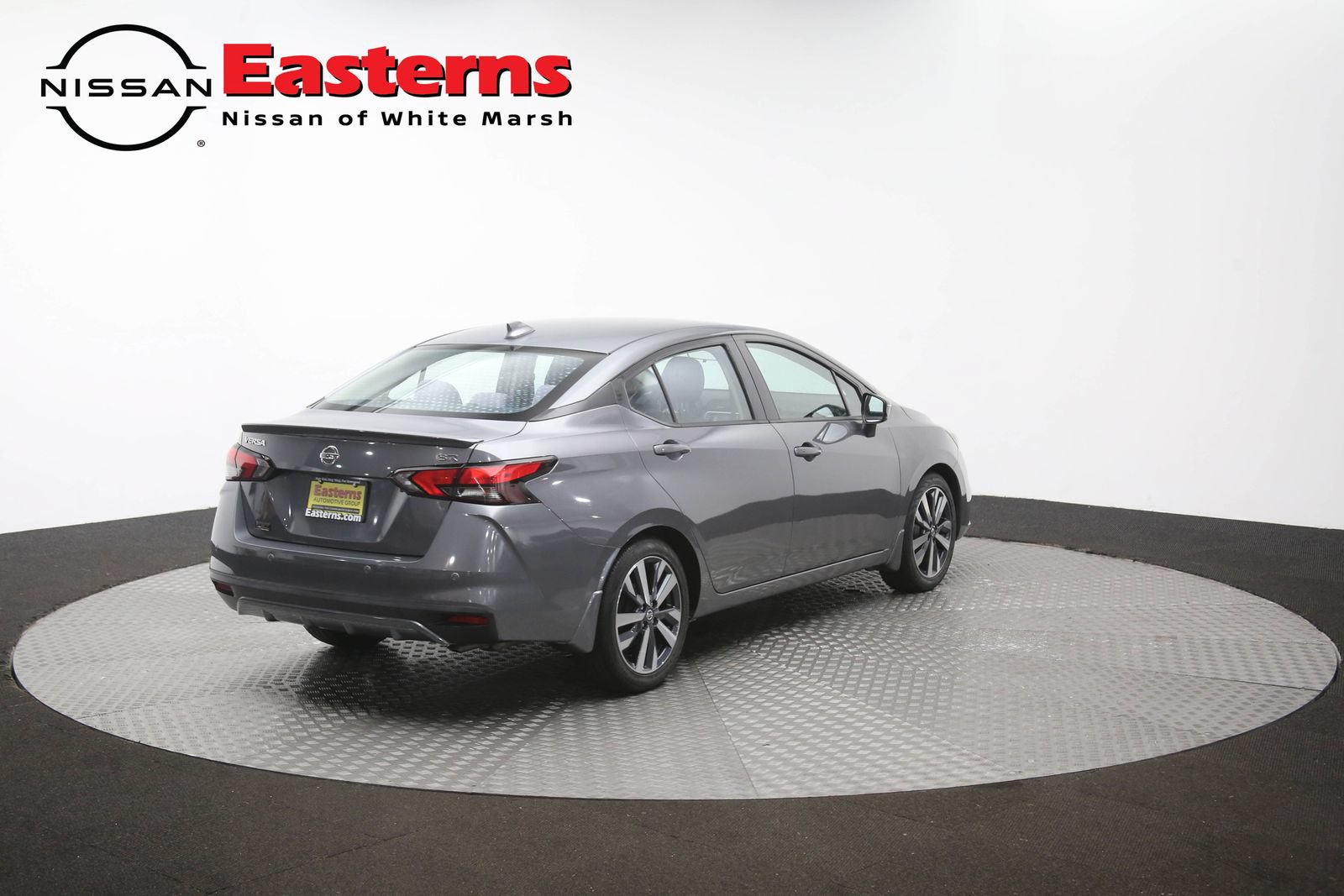 Used 2021 Nissan Versa SR FWD image 39