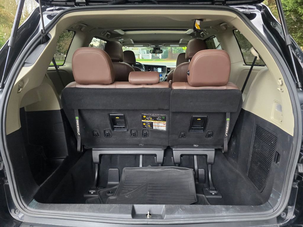 Used 2020 Toyota Sienna Limited image 15
