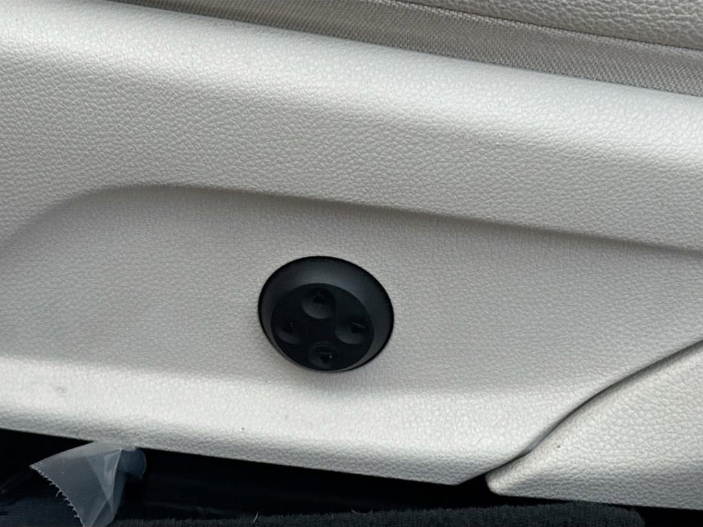 Used 2018 Mercedes-Benz E 300 w/ Premium 1 Package image 24