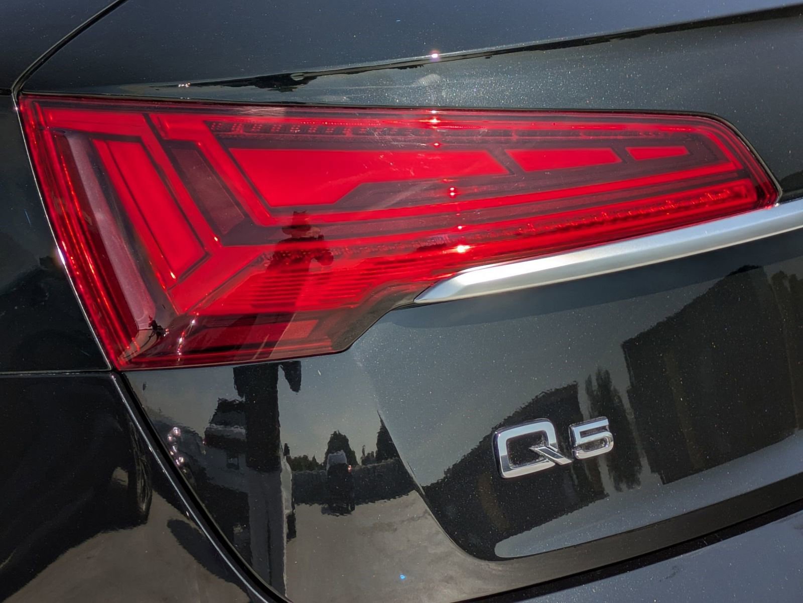 Used 2023 Audi Q5 e Premium w/ Convenience Package image 18