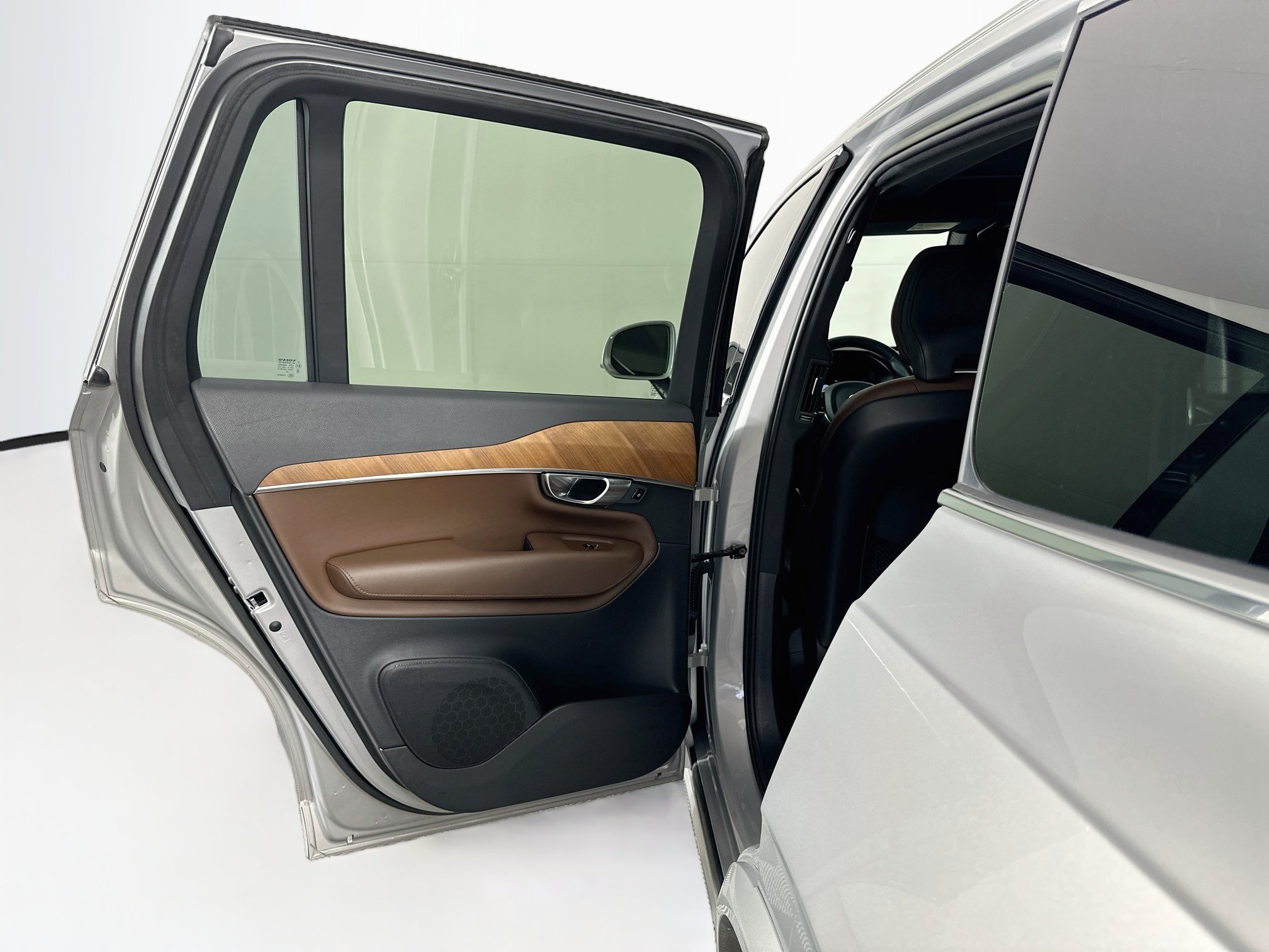 Used 2023 Volvo XC90 B6 Plus AWD/4WD image 27
