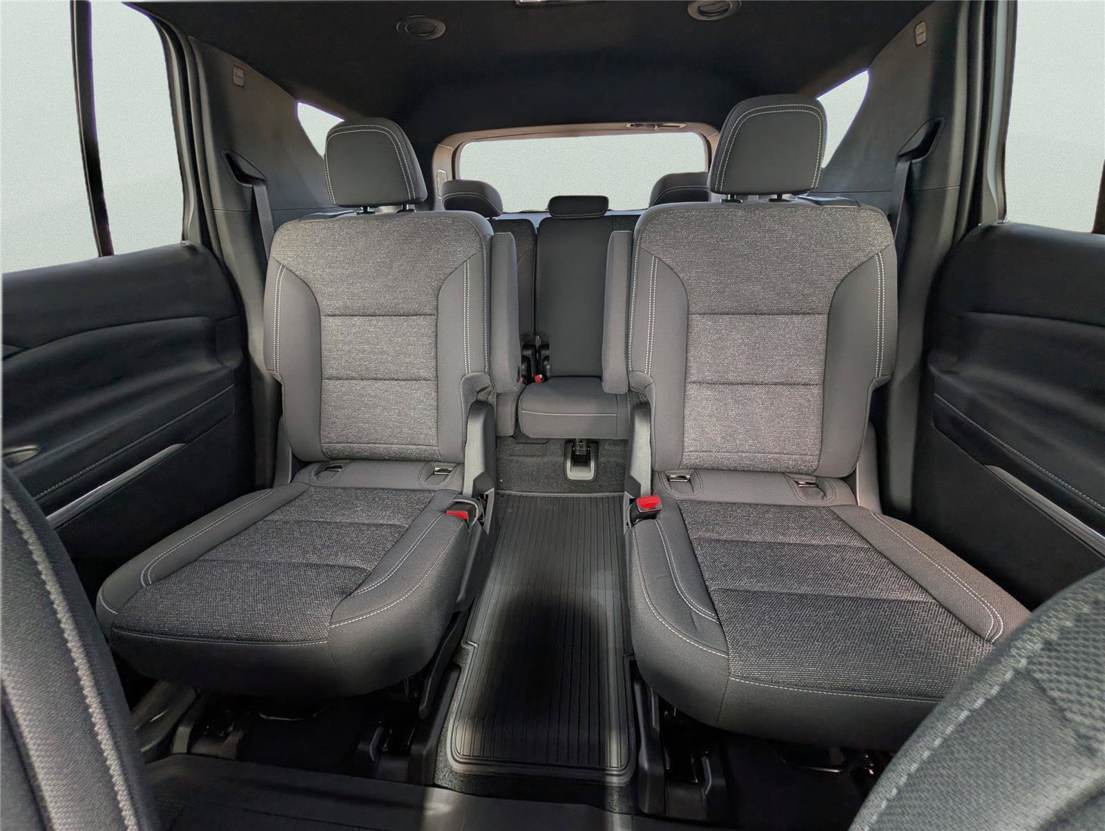 New 2026 Chevrolet Traverse LT w/ LPO, Floor Liner Package FWD image 34