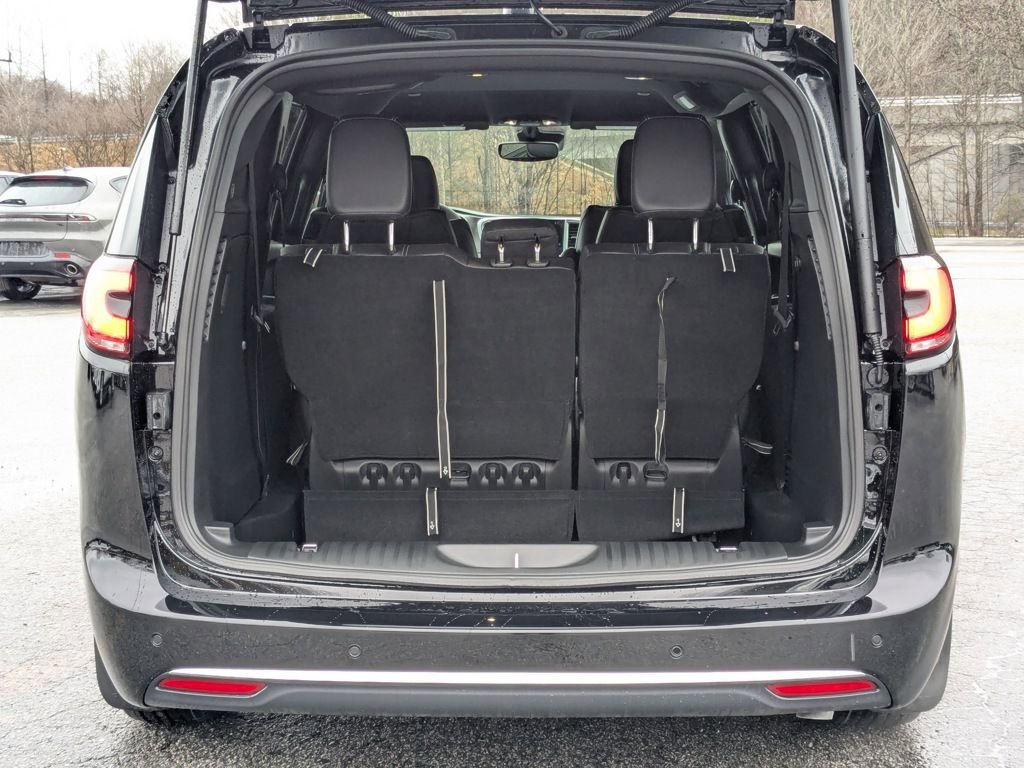New 2025 Chrysler Pacifica Select image 13