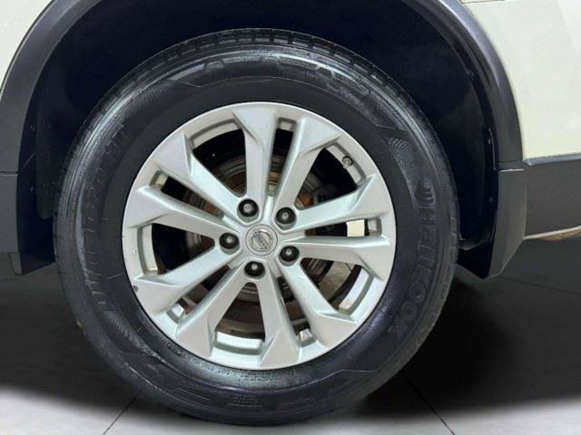 Used 2016 Nissan Rogue SV FWD image 17