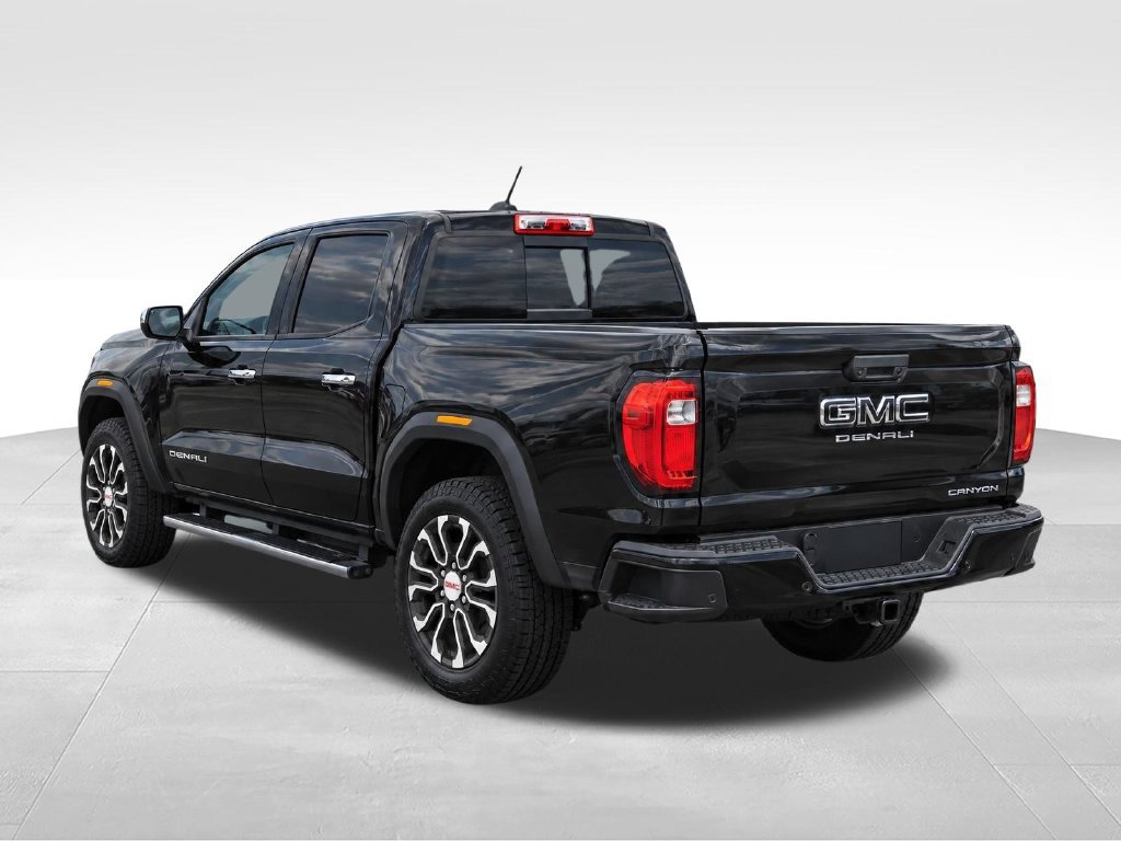 New 2026 GMC Canyon Denali w/ LPO, Black Badging Package AWD/4WD image 4