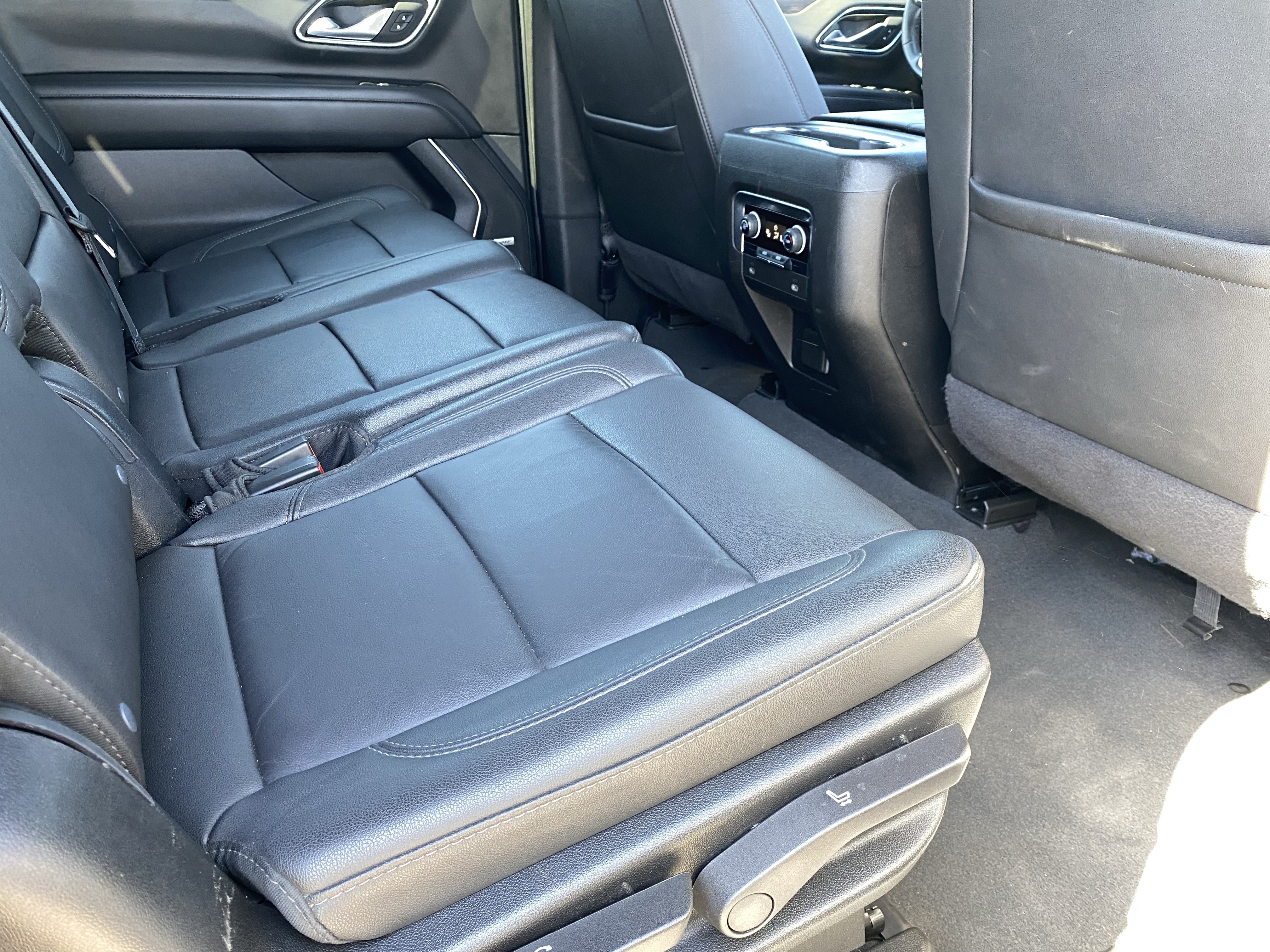 Used 2024 Chevrolet Suburban LT RWD image 13