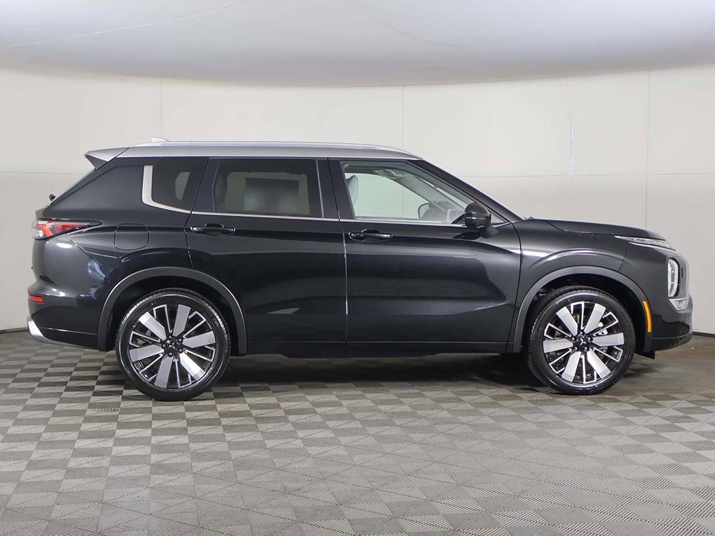 New 2025 Mitsubishi Outlander AWD image 22