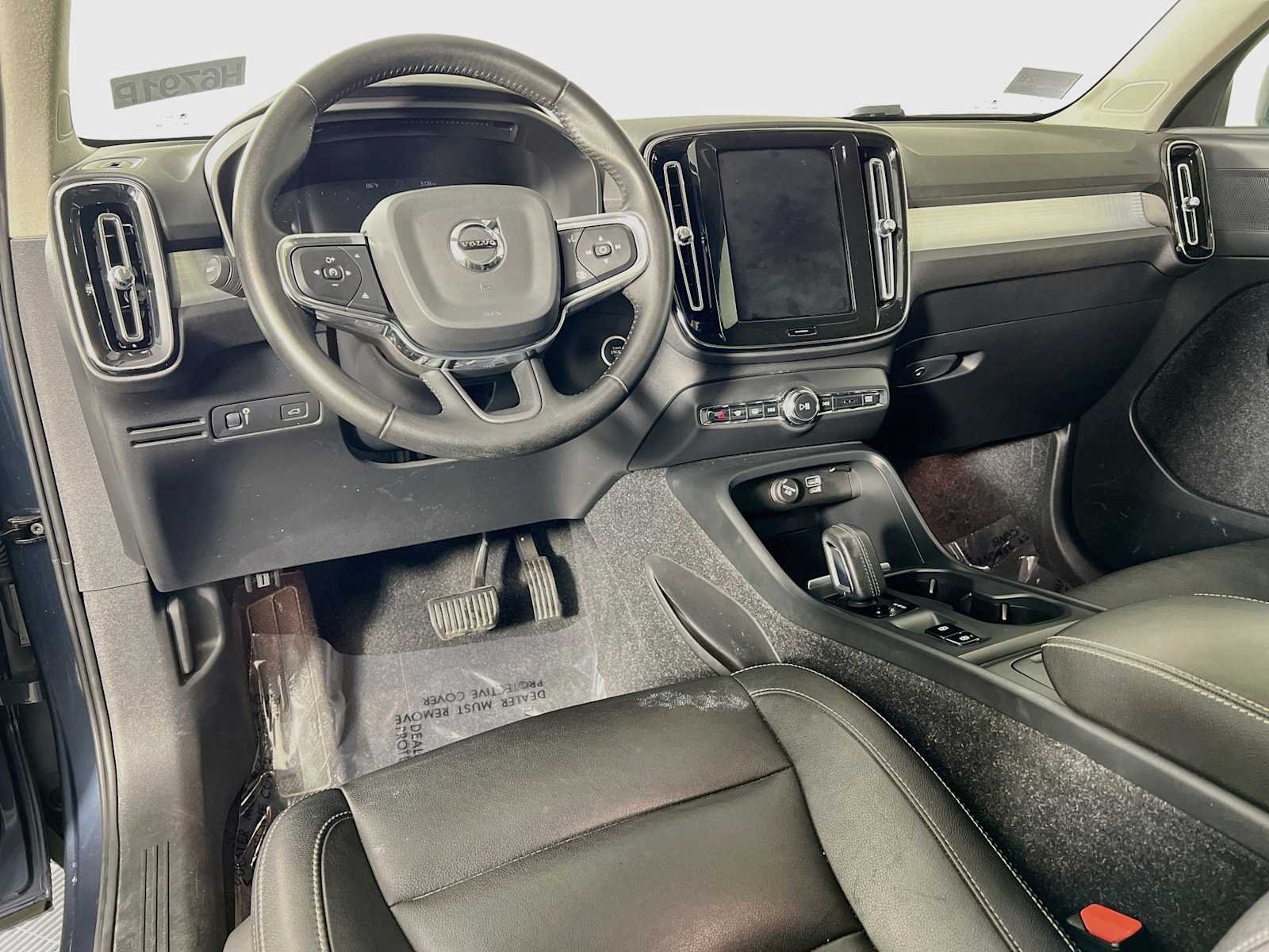Used 2021 Volvo XC40 T5 Momentum w/ Protection Package Premier AWD/4WD image 9