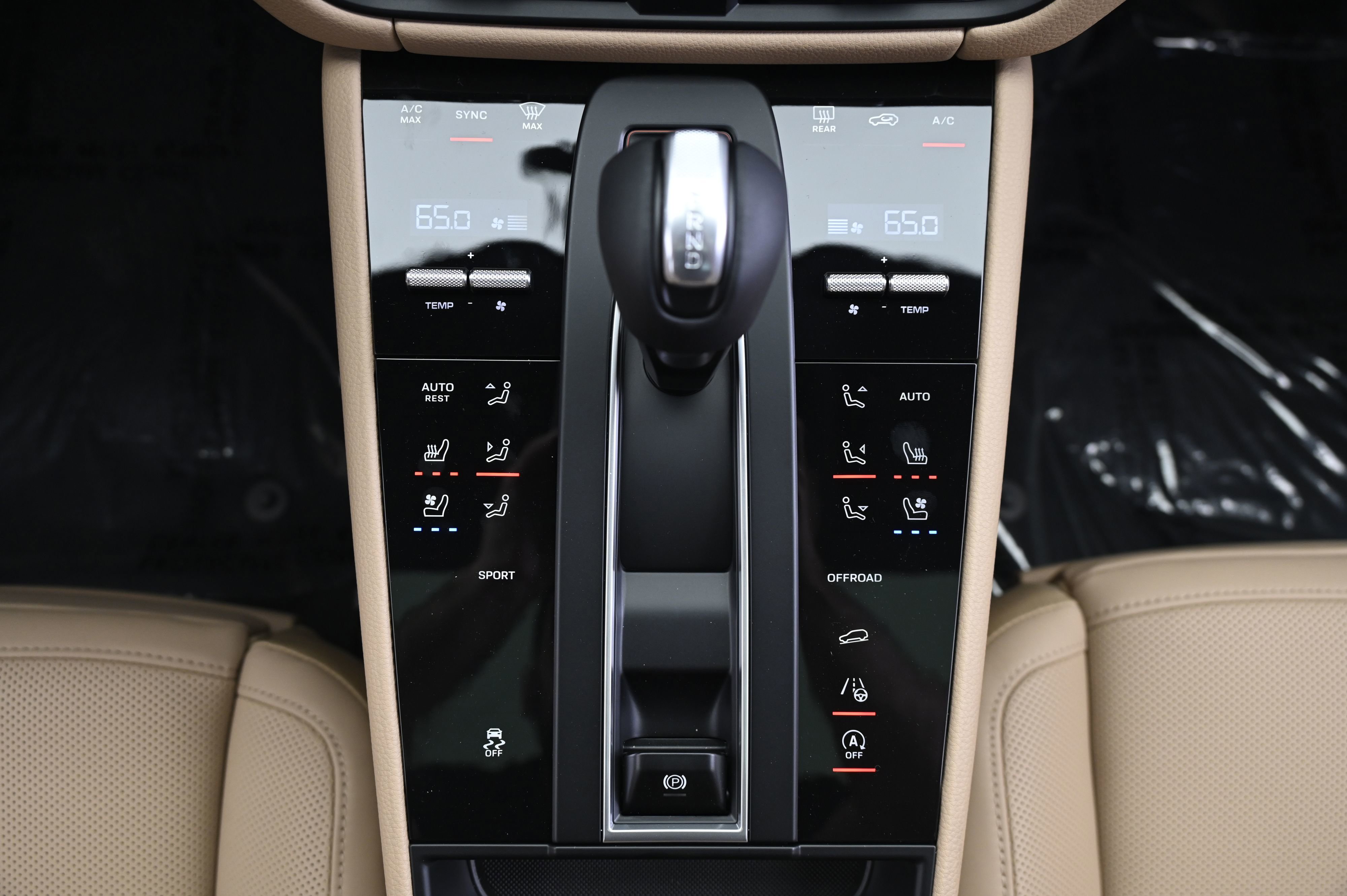 Certified 2025 Porsche Macan image 34