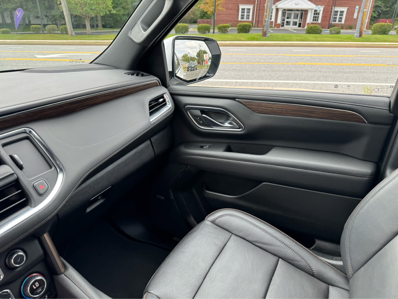 Used 2023 Chevrolet Tahoe High Country AWD/4WD image 22