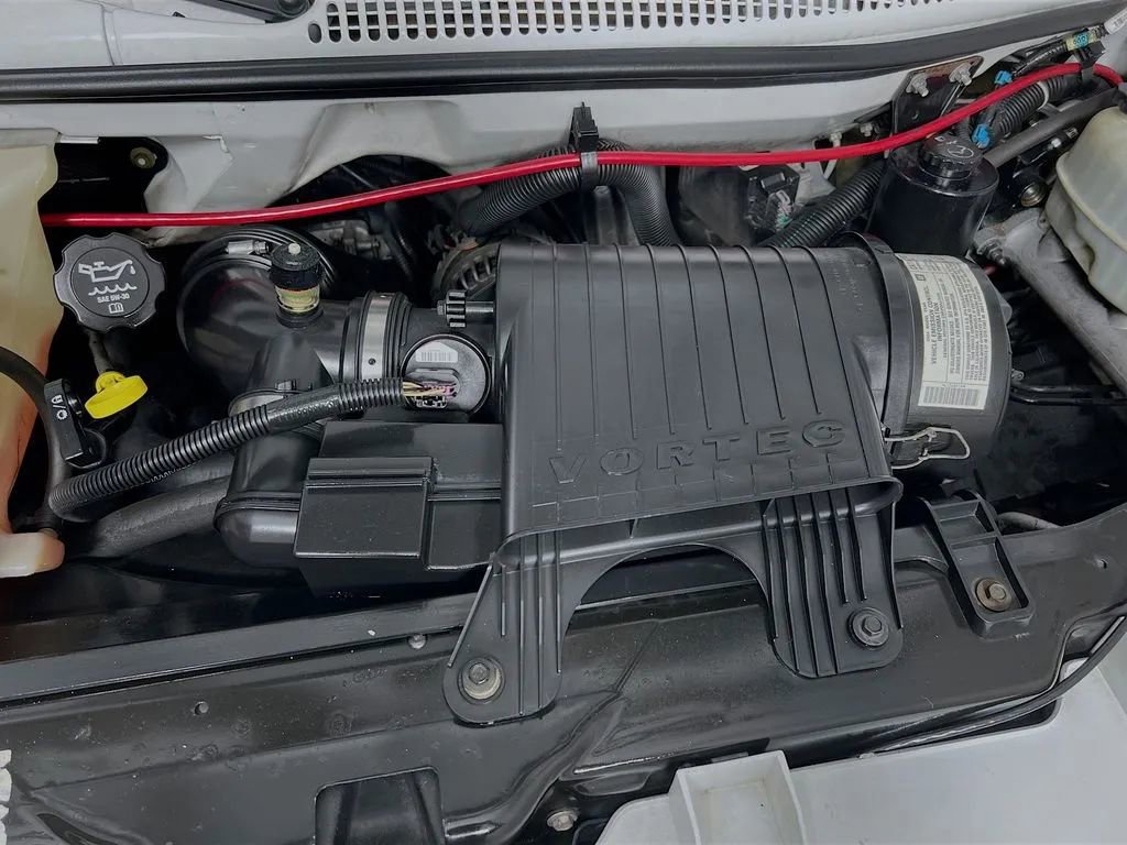 Used 2004 GMC Savana 1500 w/ Preferred Equipment Group image 29