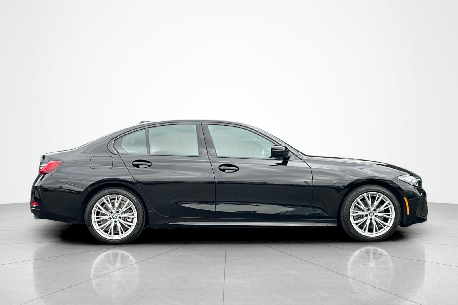 Used 2023 BMW 330i Sedan w/ Driving Assistance Package RWD image 6