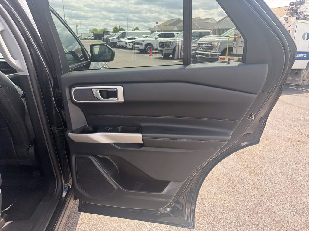 Used 2022 Ford Explorer XLT w/ Equipment Group 202A AWD/4WD image 42