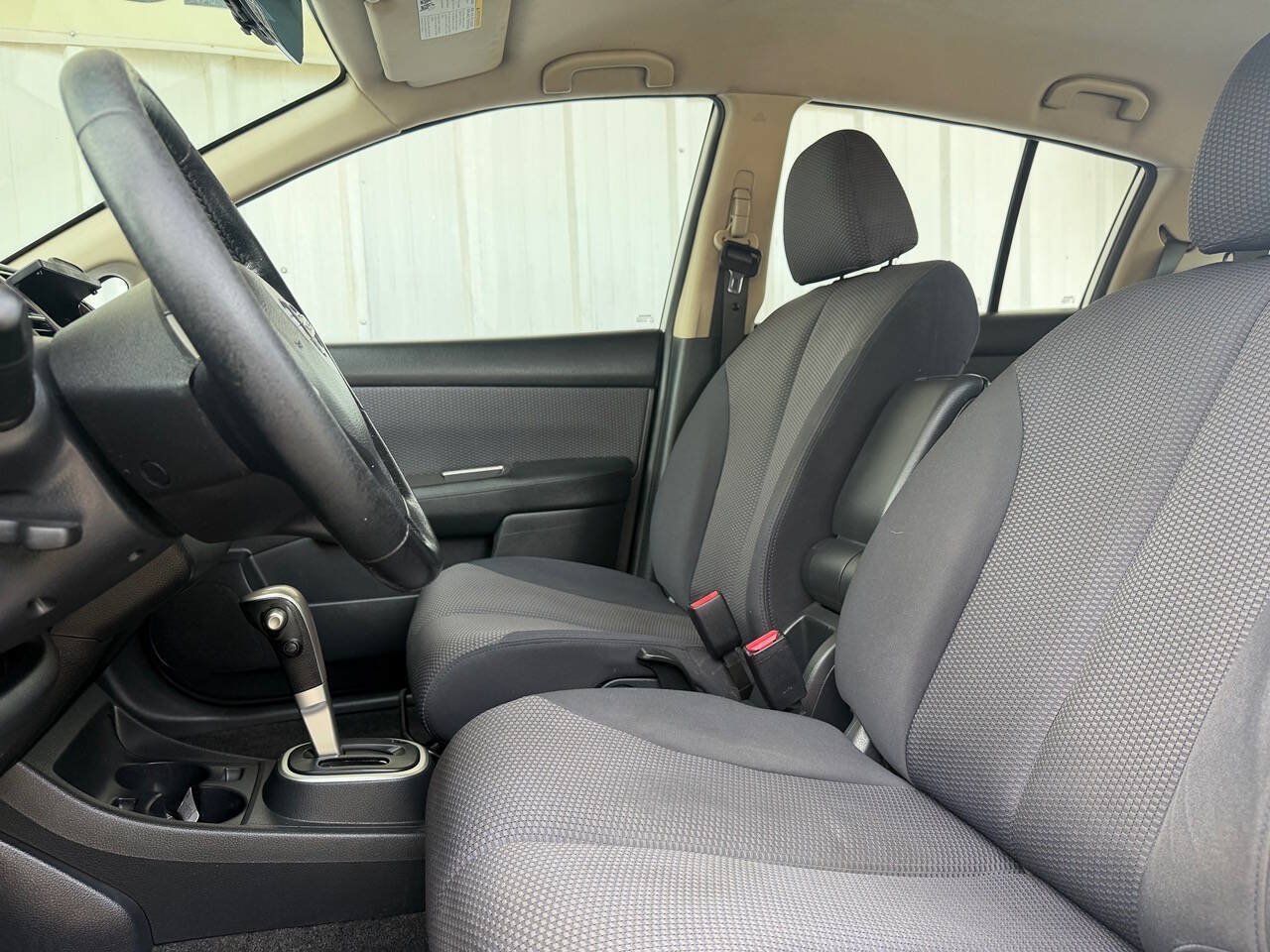 Used 2009 Nissan Versa Hatchback w/ Convenience Pkg FWD image 12