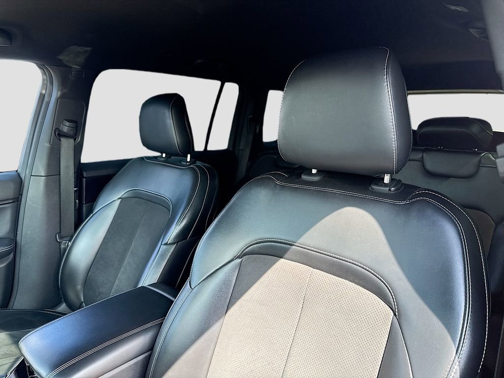 Used 2023 Jeep Grand Cherokee L Laredo image 12