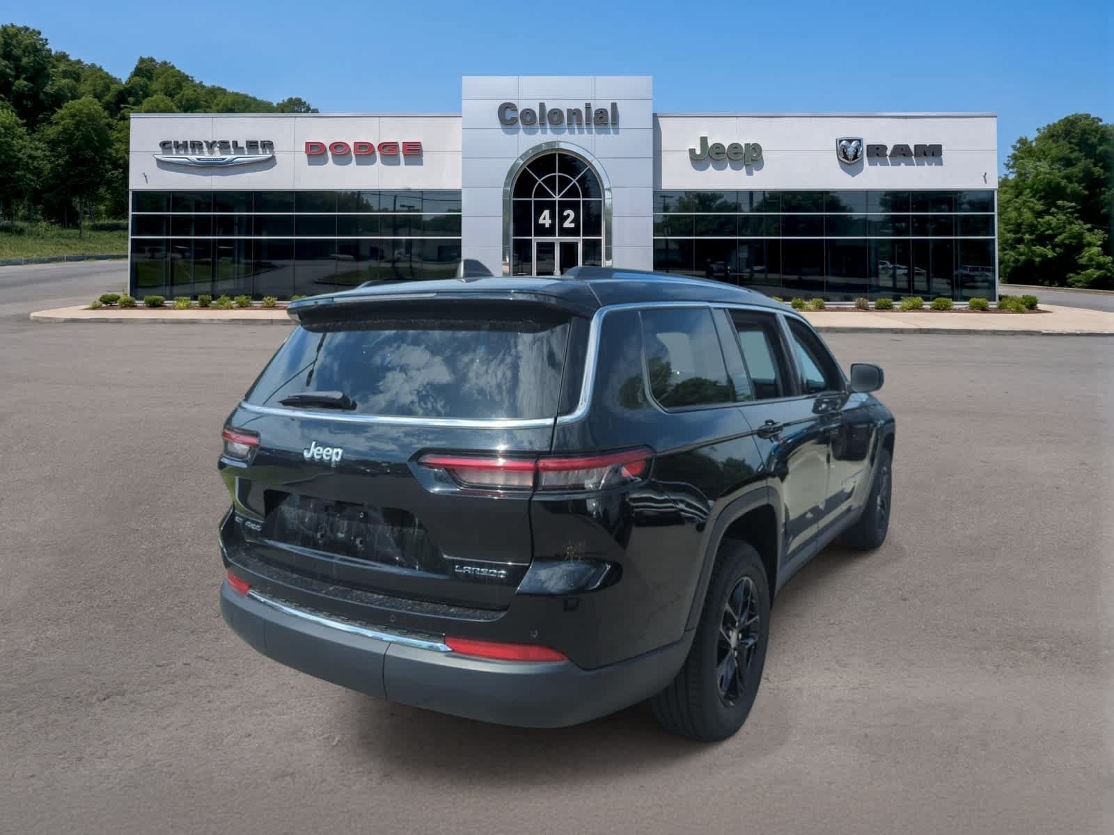 Used 2023 Jeep Grand Cherokee L Laredo AWD/4WD image 6