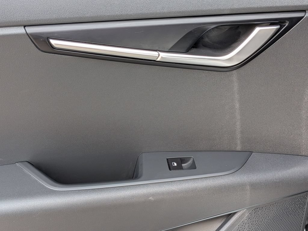 Used 2025 Kia Niro LX FWD image 27