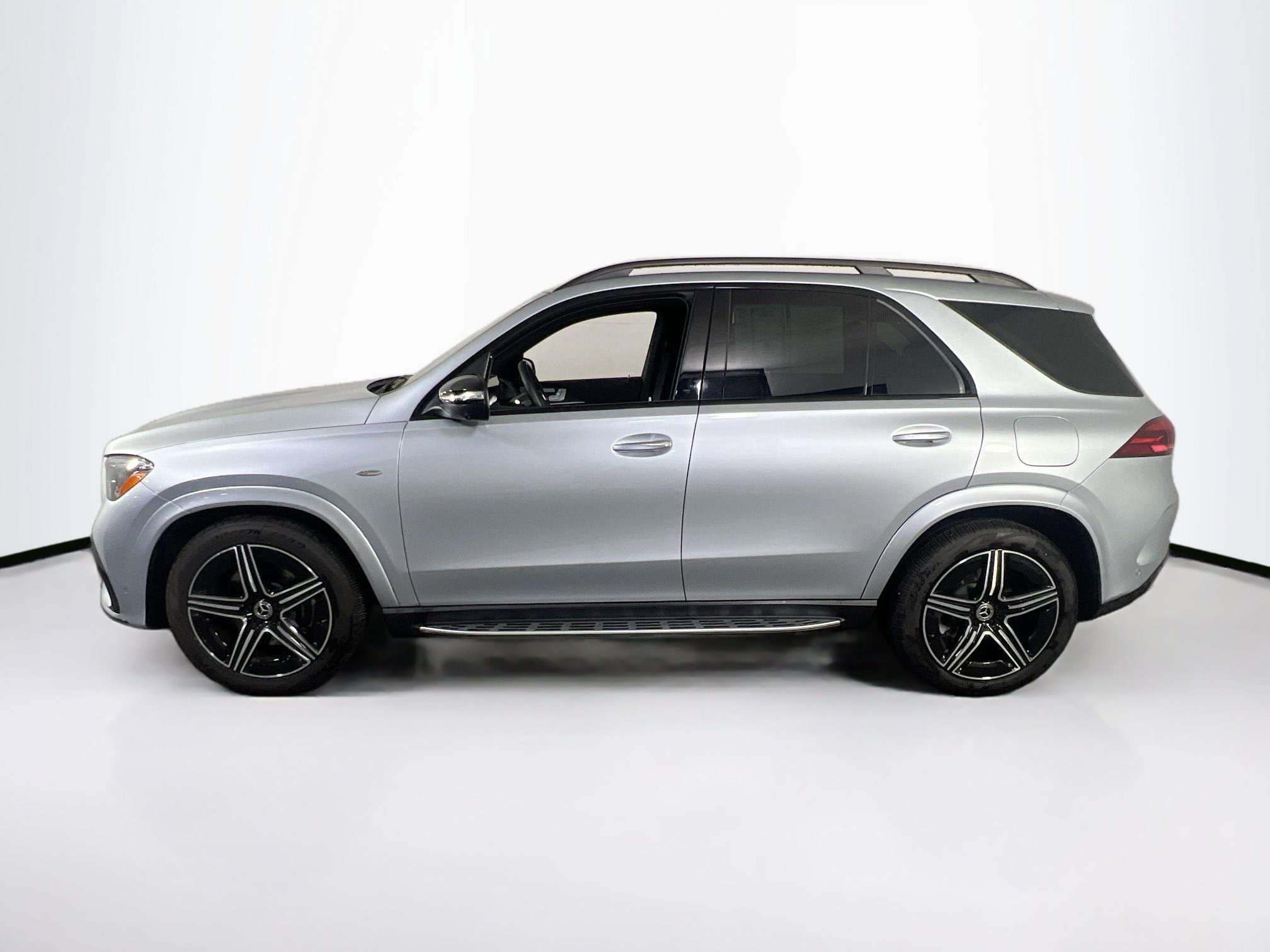 Used 2025 Mercedes-Benz GLE 450e 4MATIC image 8