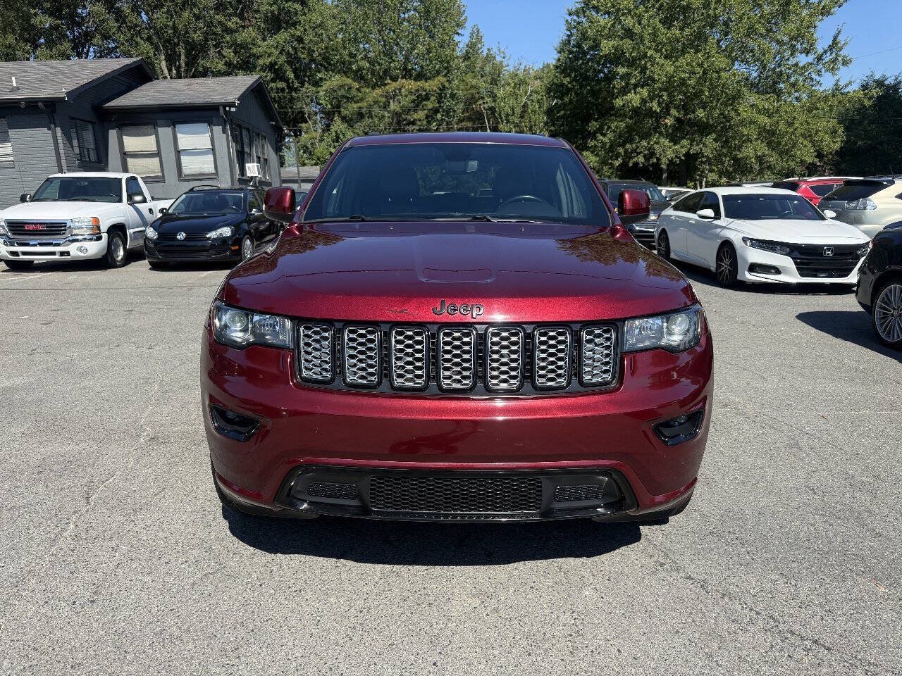 Used 2020 Jeep Grand Cherokee Altitude RWD image 3