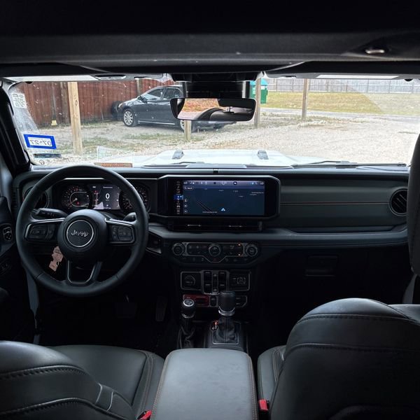 Used 2025 Jeep Gladiator Mojave AWD/4WD image 25